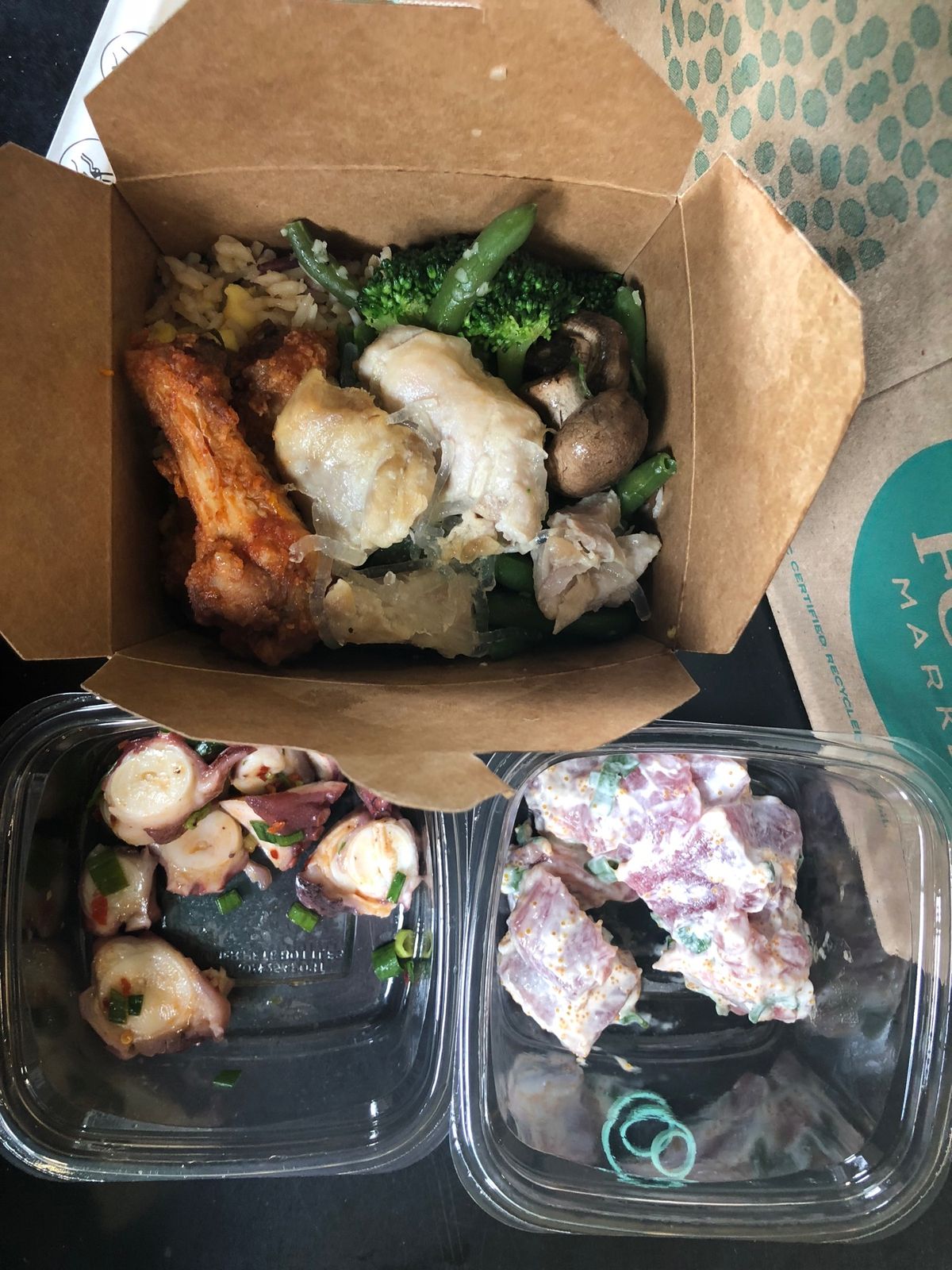 ラニカイのホールフーズ
デリをツマミにまた昼間から酒を🍺
旅って…いいね。