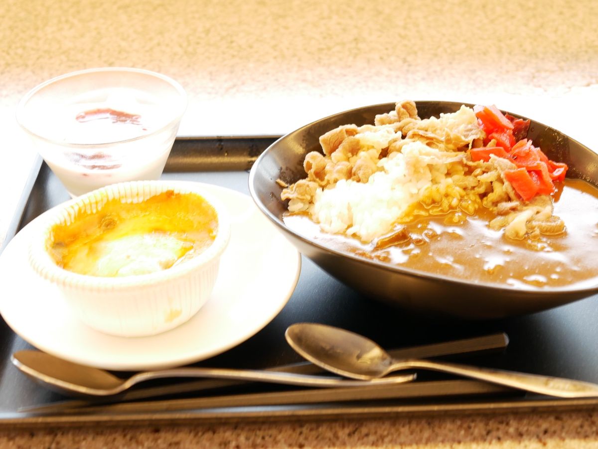 関空から出発しました。
オフシーズンの夜間便だからか、ラウンジは空いていま...