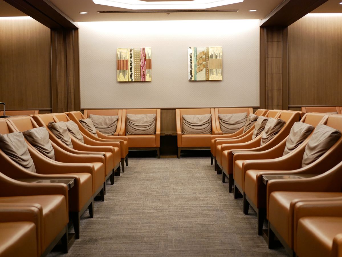 関空から出発しました。
オフシーズンの夜間便だからか、ラウンジは空いていま...