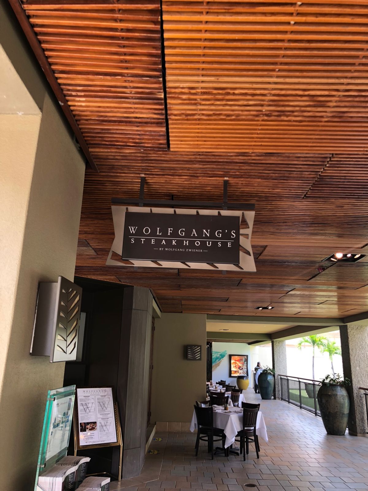 ウルフギャングステーキでステーキランチ
真昼間からステーキとカクテル🍸至福