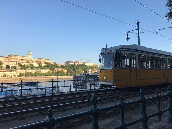 ハンガリー・ブダペスト「フランス/パリ。ハンガリー/ブダペスト。」の写真