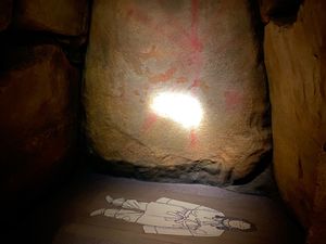 日明一本松古墳の石室の実物大復元

明かりがなかったら闇すぎて驚いた