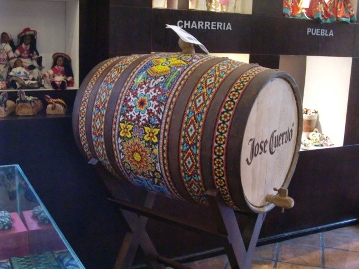 レストランでMariachi

樽にもビーズ細工　Jose Cuervo ...