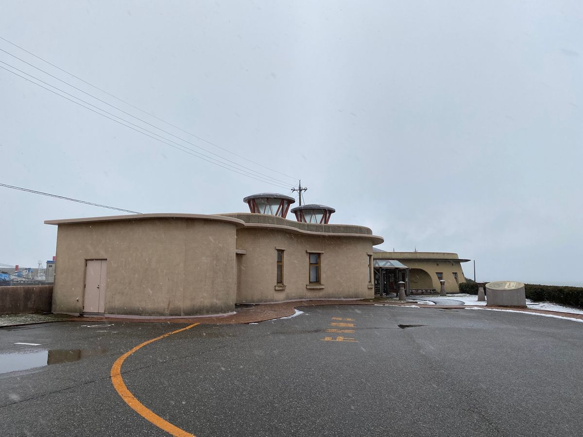 思ったより仕事が早く終わったので
大野からくり記念館へ駆け込み見学🚘

雪...