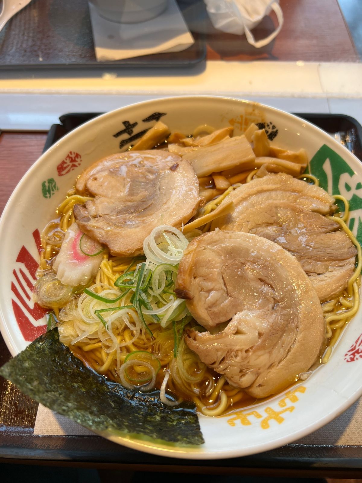 まずは談合坂で昼ごはんとトミカ