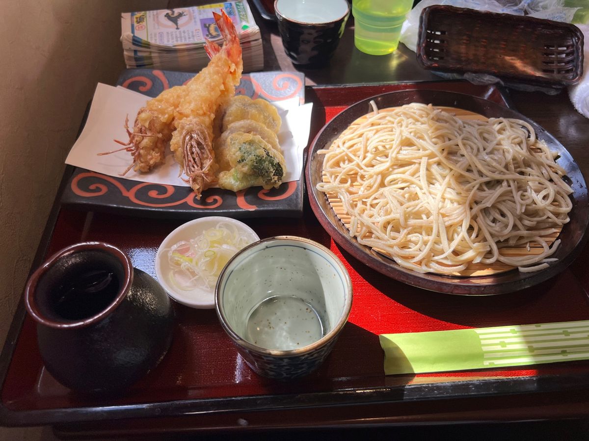 お蕎麦屋さん「あづま」でお昼！お蕎麦も美味しいし車海老も味噌たっぷりで美味...