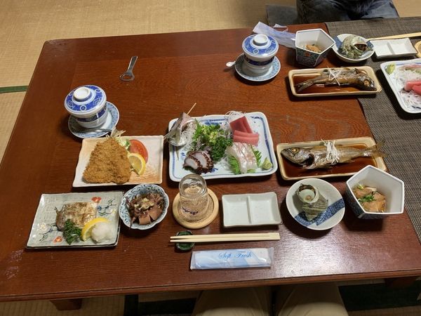 日本・三浦「城ヶ島 日帰り予定が一泊」の写真：夜は生・煮・焼・揚の魚につぼ焼き、沖漬け...