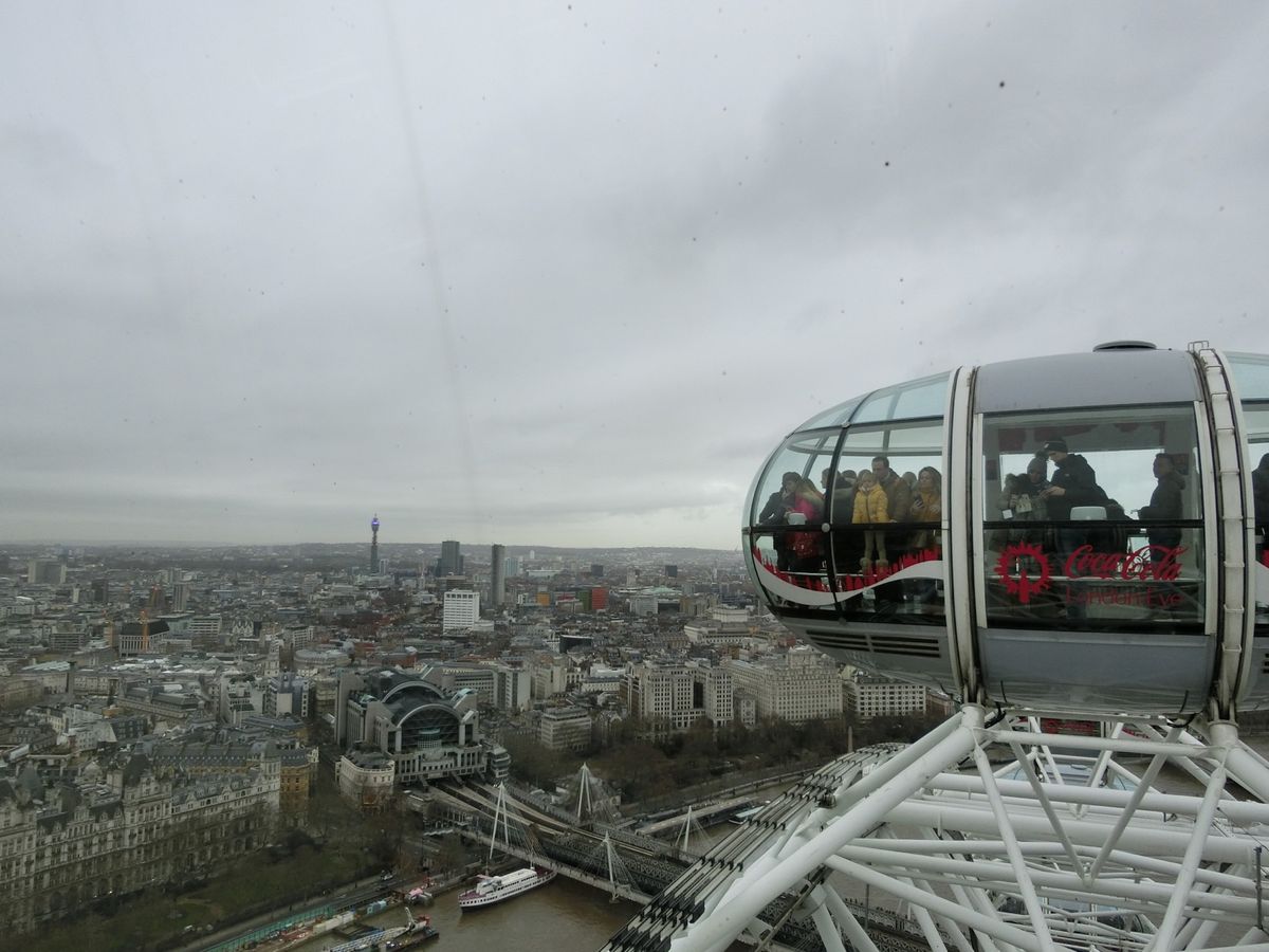 ロンドンアイに乗りました。