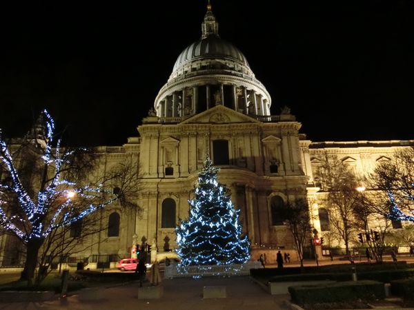 イギリス(英国)・ロンドン「Countdown Festival Fireworks in London」の写真：夜のロンドン散策。