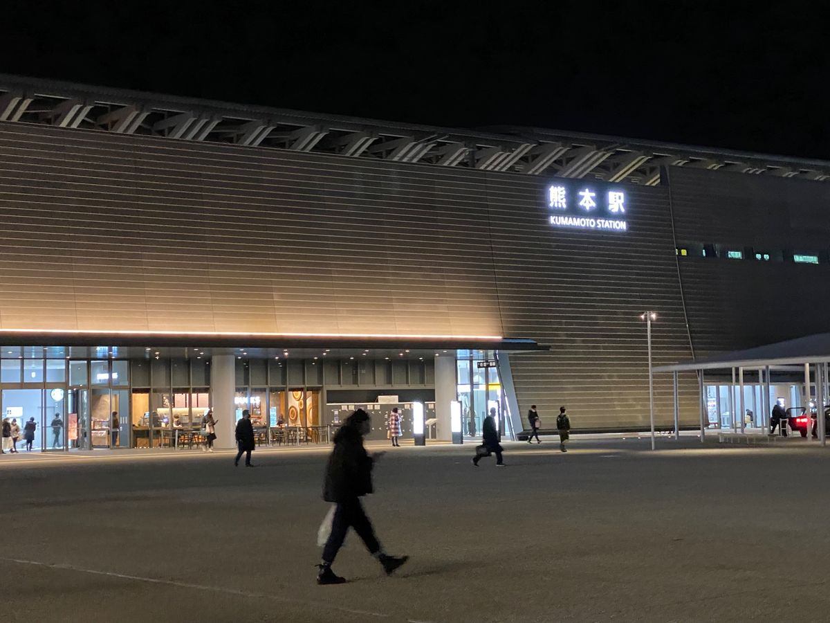 熊本駅！
夜と昼。
路面電車！