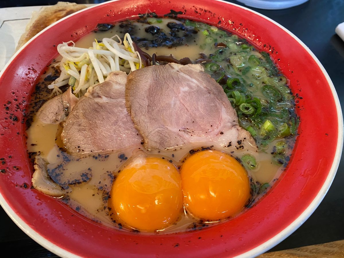 黒亭のラーメンとチャーハン！
焦がしニンニクがいい感じ！
チャーハンも完食！