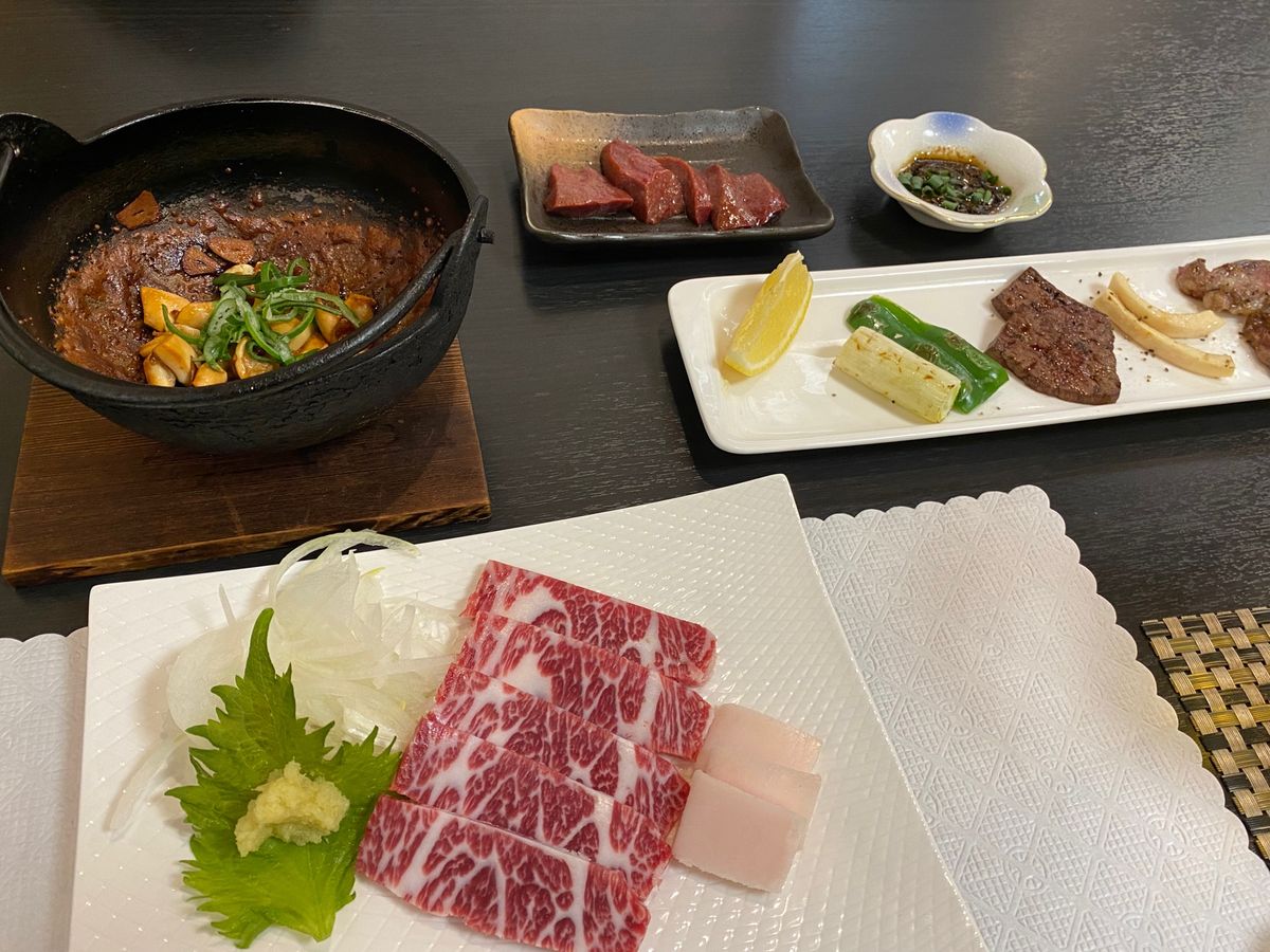 馬刺し！
天國！
5品のセットだったんだけど、7か9でもよかったなー