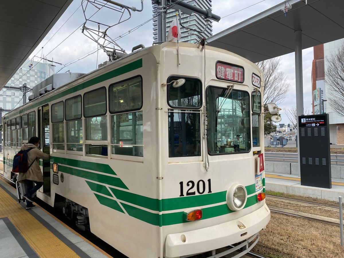 熊本駅！
夜と昼。
路面電車！