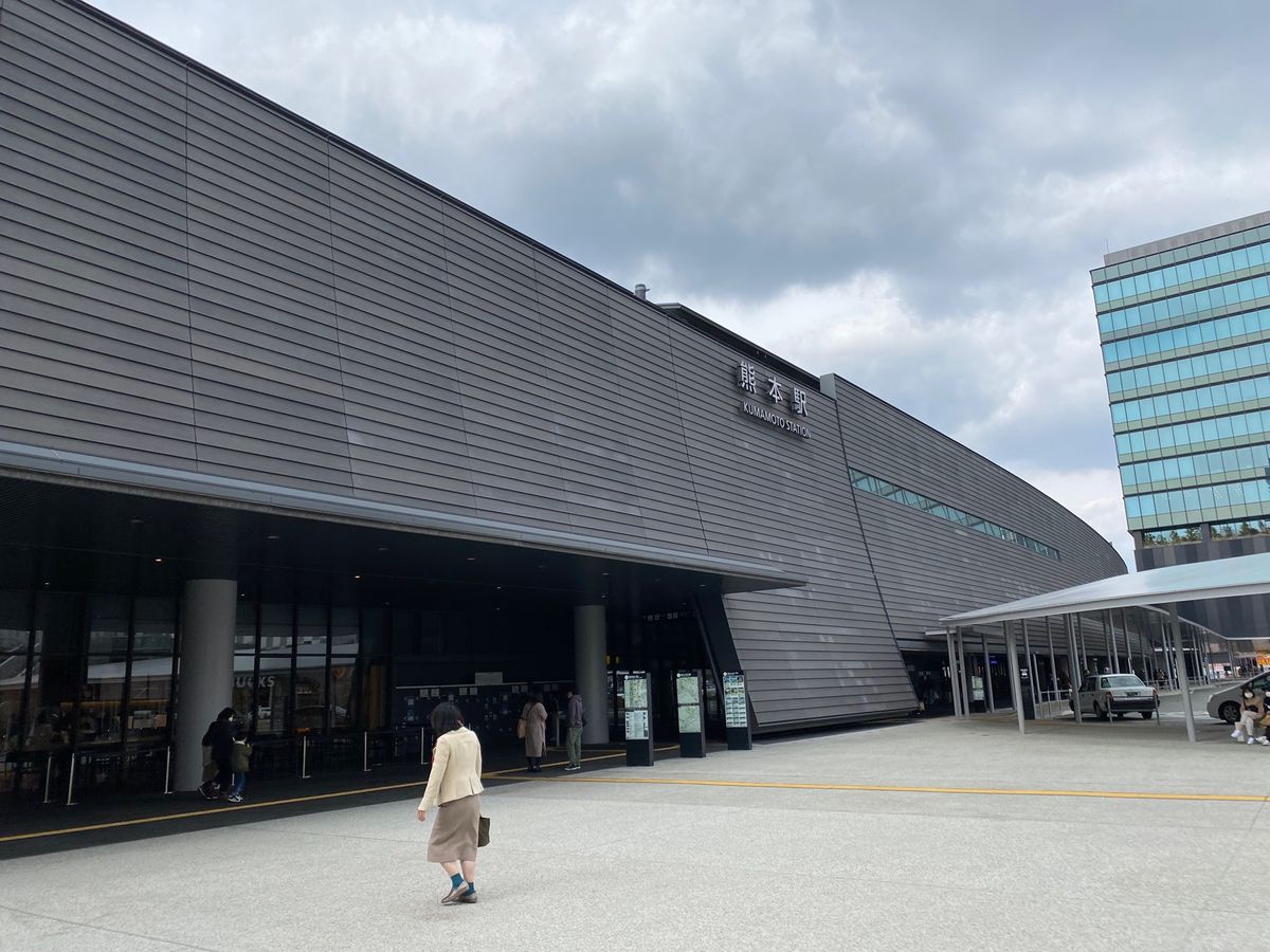 熊本駅！
夜と昼。
路面電車！