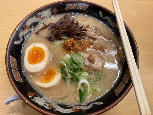 日本・鹿児島県「弾丸鹿児島旅！」の写真：豚とろラーメン！