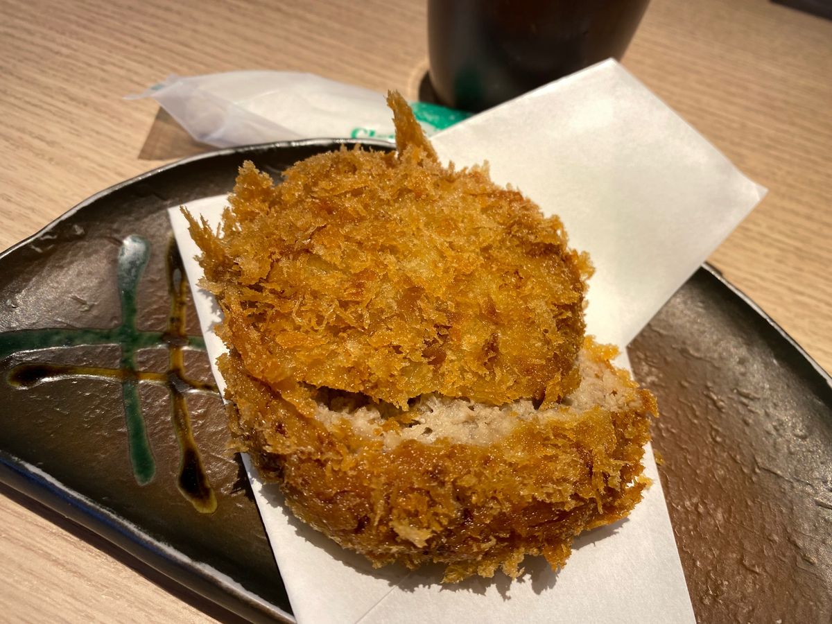 黒かつ亭！
豚食べた！
追加でメンチカツ！