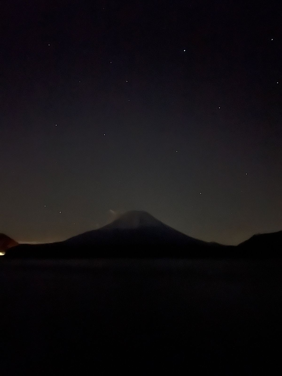 0時まで仮眠して起きたら雲がなくなってた！
天の川撮影の準備です。
人が増...
