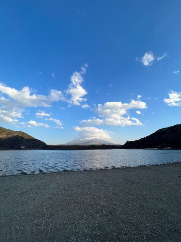 日本・山梨県「星を撮りに精進湖へ」の写真：夕方5時頃に精進湖へ到着！
夕日のタイム...