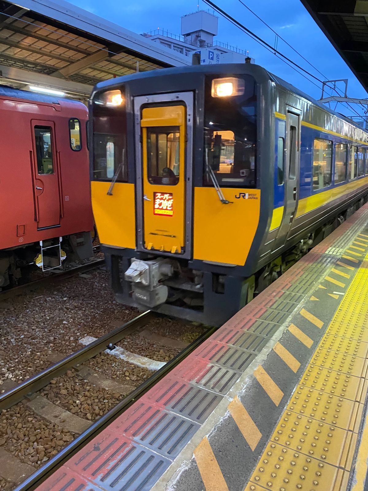 松江駅！と松江駅から米子駅まで乗った特急！
特急なのに2両！