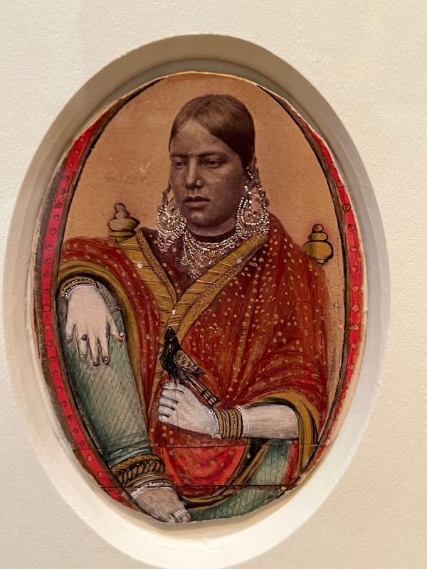 日本・福岡アジア美術館「久しぶりの福岡アジア美術館」の写真：その昔、インドではモノクロ写真にこのよう...