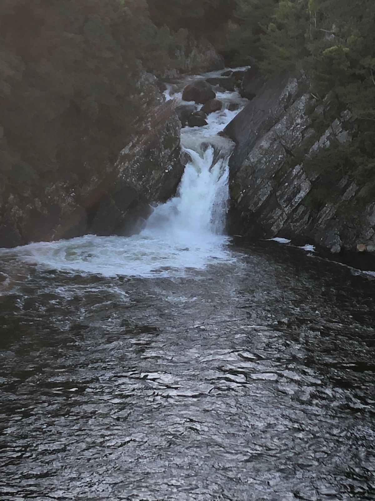 早速絶景。トローキの滝。凄すぎる。