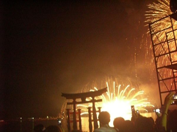 日本・宮島「広島　宮島　花火」の写真