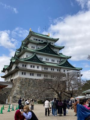 名古屋駅周辺や名古屋城周辺は
天気も良く連休中なのか、
外出されている人は...