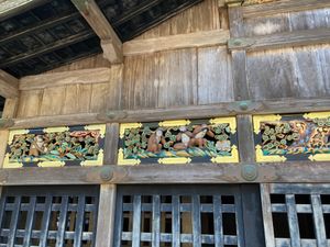 東照宮。
ここまで来ると俗世感満載。
至る所で順路という名て支配され、途中...