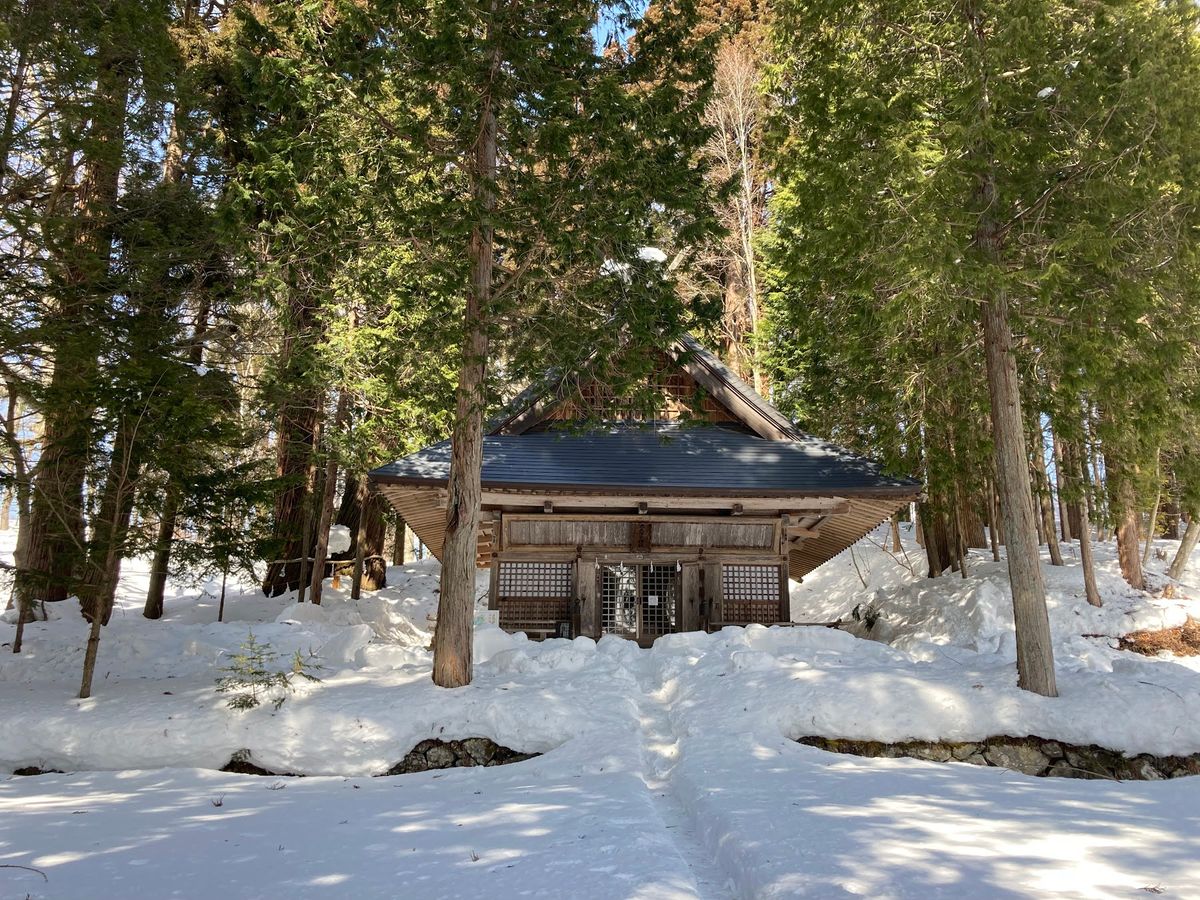 冬の戸隠神社。
ほとんど参拝者がおらず、厳かな空気に包まれる中、自分と向き...
