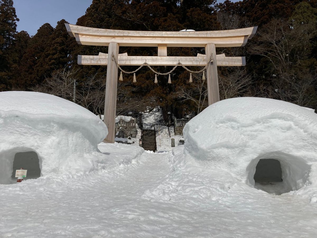 冬の戸隠神社。
ほとんど参拝者がおらず、厳かな空気に包まれる中、自分と向き...