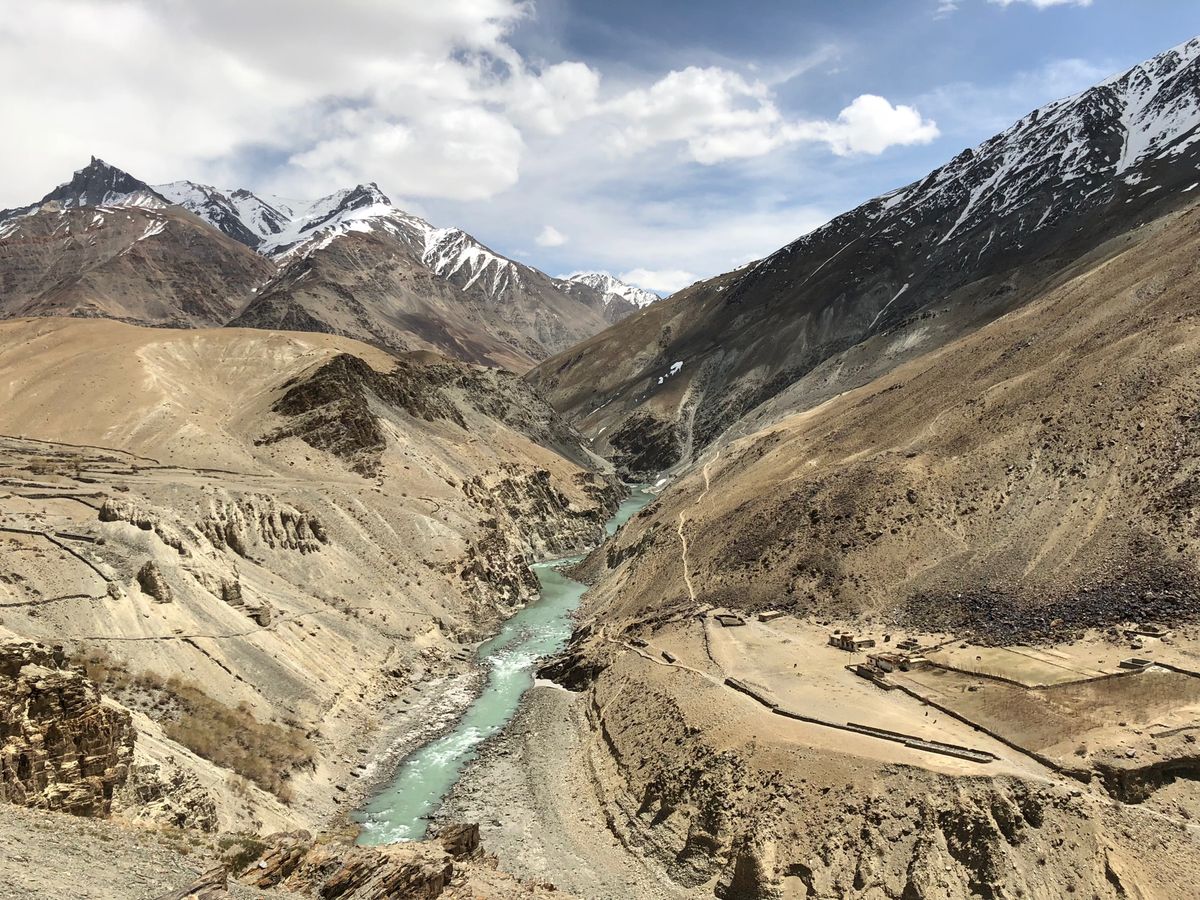 北インド、チベット文化圏でもあるザンスカールの奥にある佛教寺院プクタルゴン...