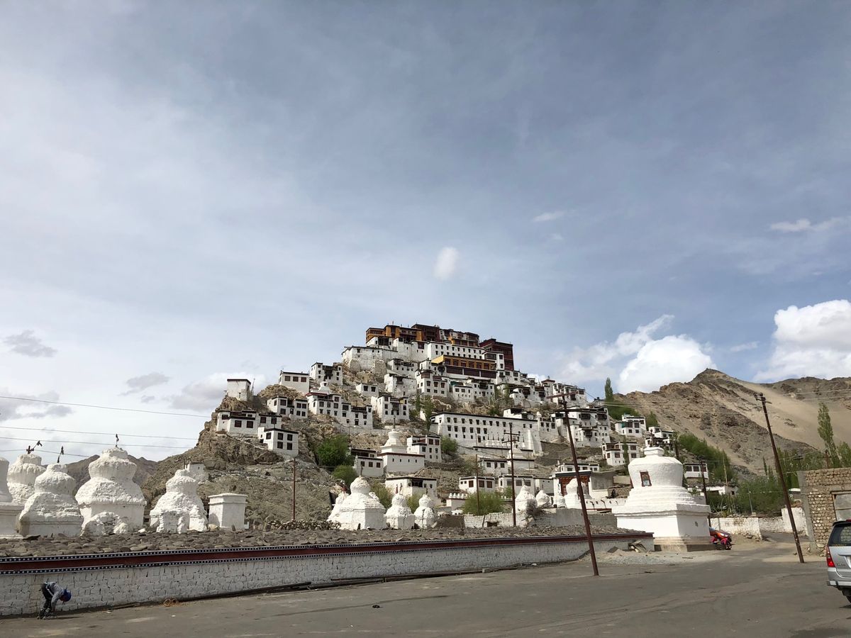 レーの町からレンタルバイクでゴンパめぐり。