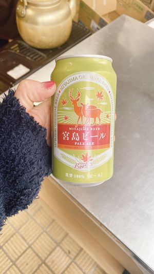 ご当地ビール
修繕中の鳥居
もみじ饅頭