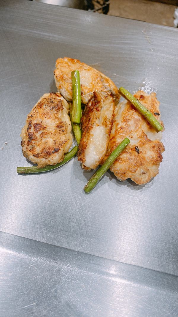 日本・宮島「広島の旅」の写真：八昌の牡蠣バター、肉そば
汁なし坦々麺