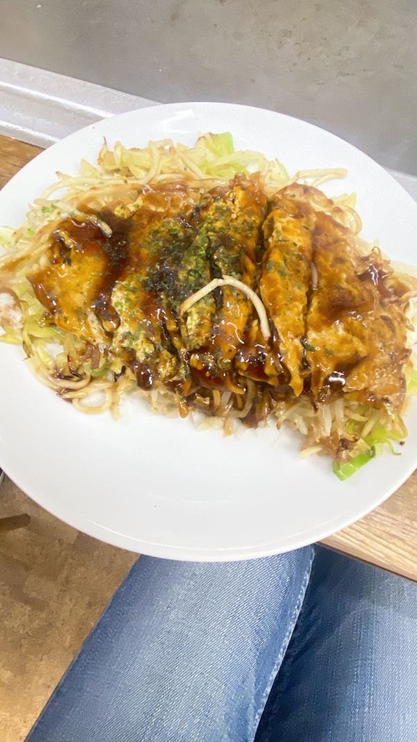 日本・宮島「広島の旅」の写真：広島グルメ
貴家の肉そば、げそバター
中...