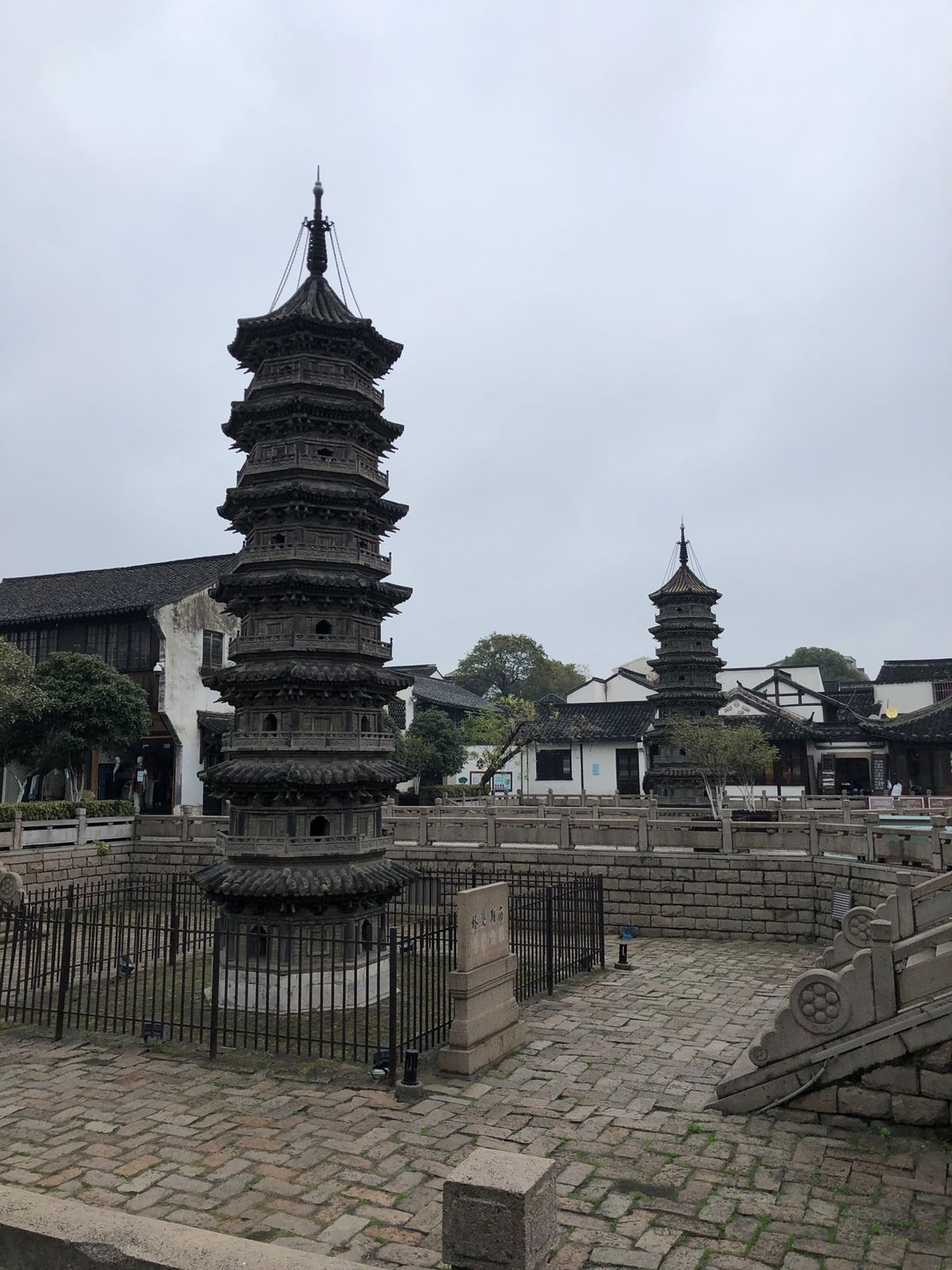 2泊3日の上海行。現地での移動は基本地下鉄。上海の中心に宿をとり、初日に朱...