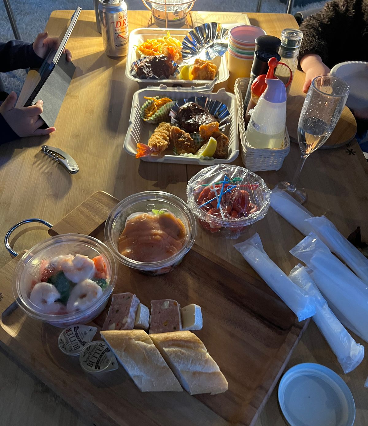 夕食のBBQ
かなりボリューミーです
子供たちは焼きおにぎりやハンバーグ、...