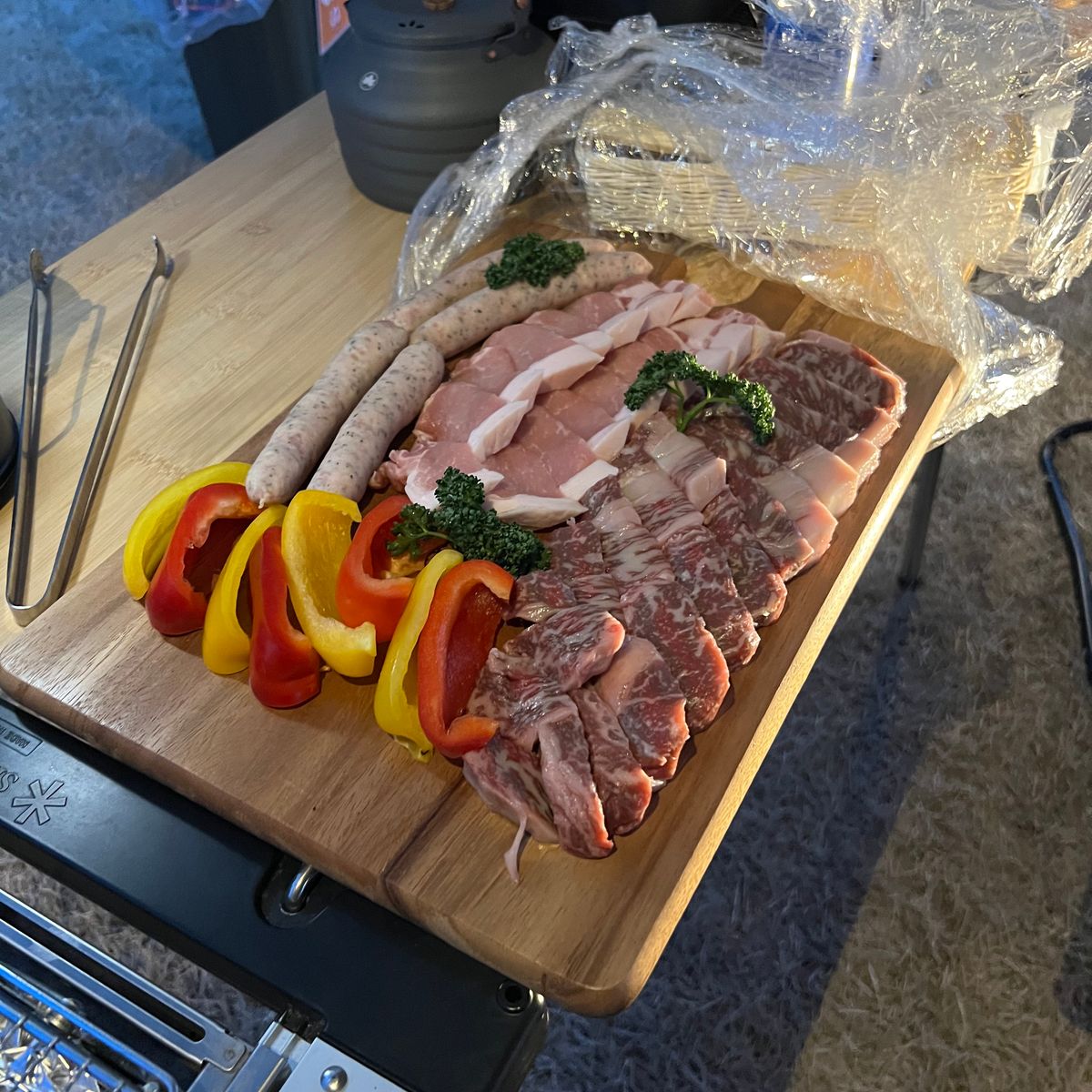 夕食のBBQ
かなりボリューミーです
子供たちは焼きおにぎりやハンバーグ、...