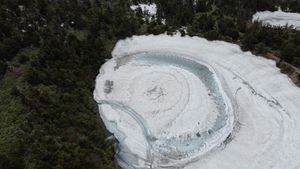 念願のドラゴンアイは少し欠けてたけど何とか見られた。旧松尾鉱山の廃墟をチラ...