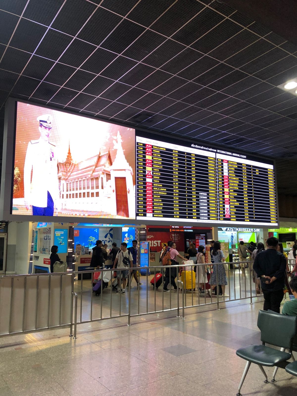 ドンムアン空港から汽車でホアランポーン駅へ。何度このルートでバンコクに来た...