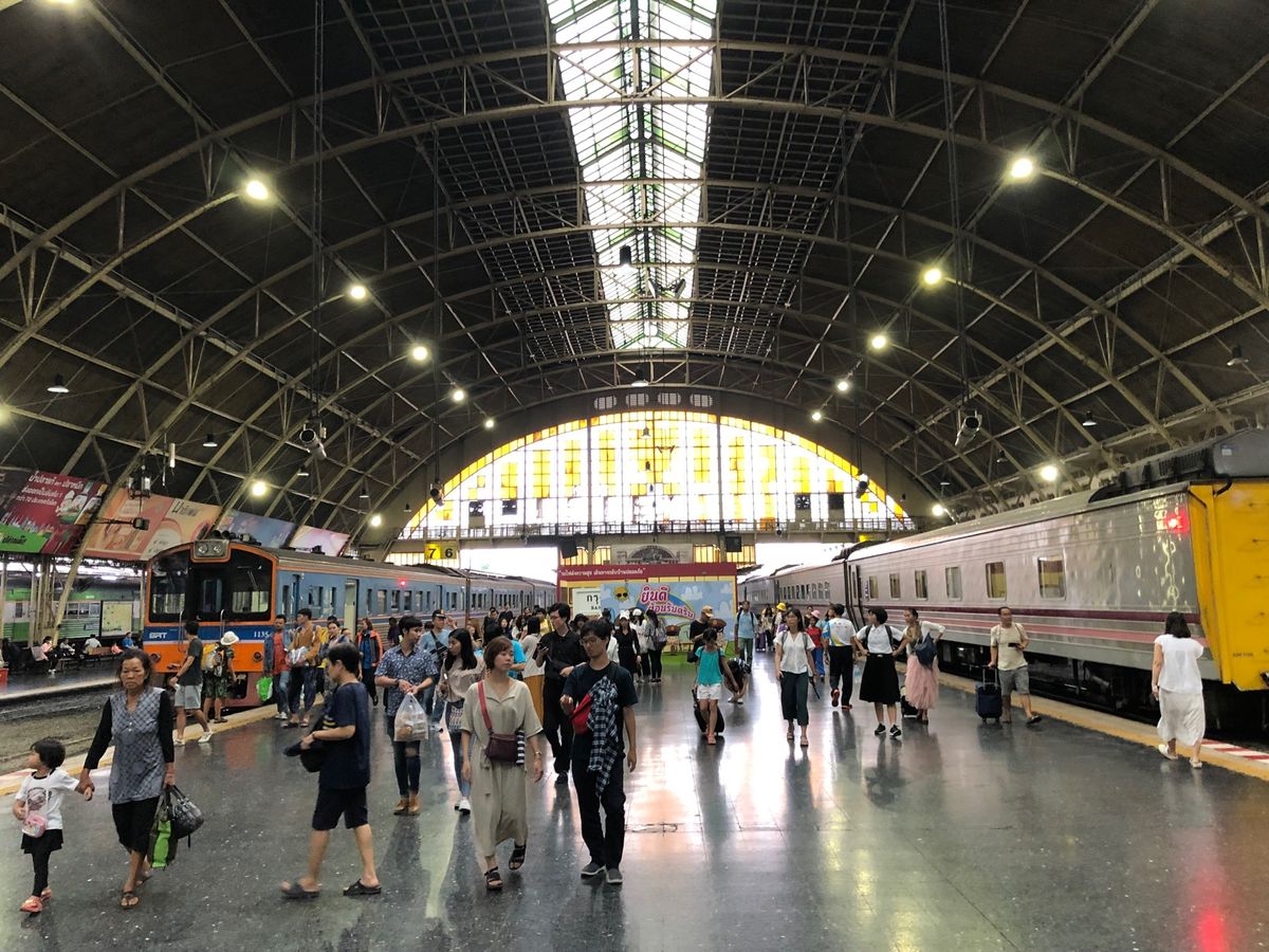ドンムアン空港から汽車でホアランポーン駅へ。何度このルートでバンコクに来た...