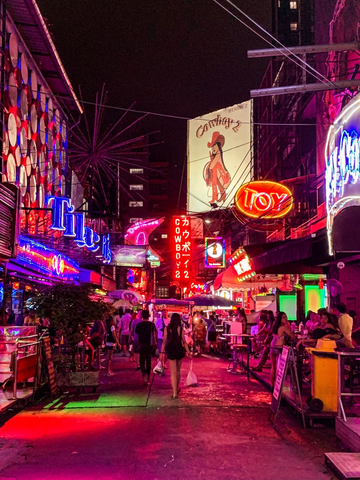 バンコクは歩いてるだけでも刺激的で面白い。何処という事なくぶらついたりした...