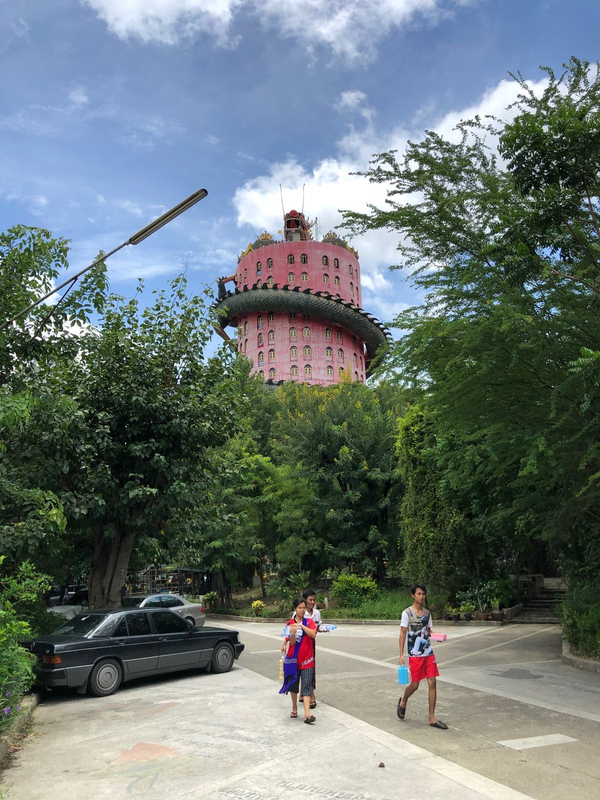 バンコクは歩いてるだけでも刺激的で面白い。何処という事なくぶらついたりした...