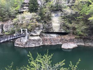 会津に向かう道中、まず立ち寄ったのは阿賀川沿いにある景勝地、塔のへつり。江...