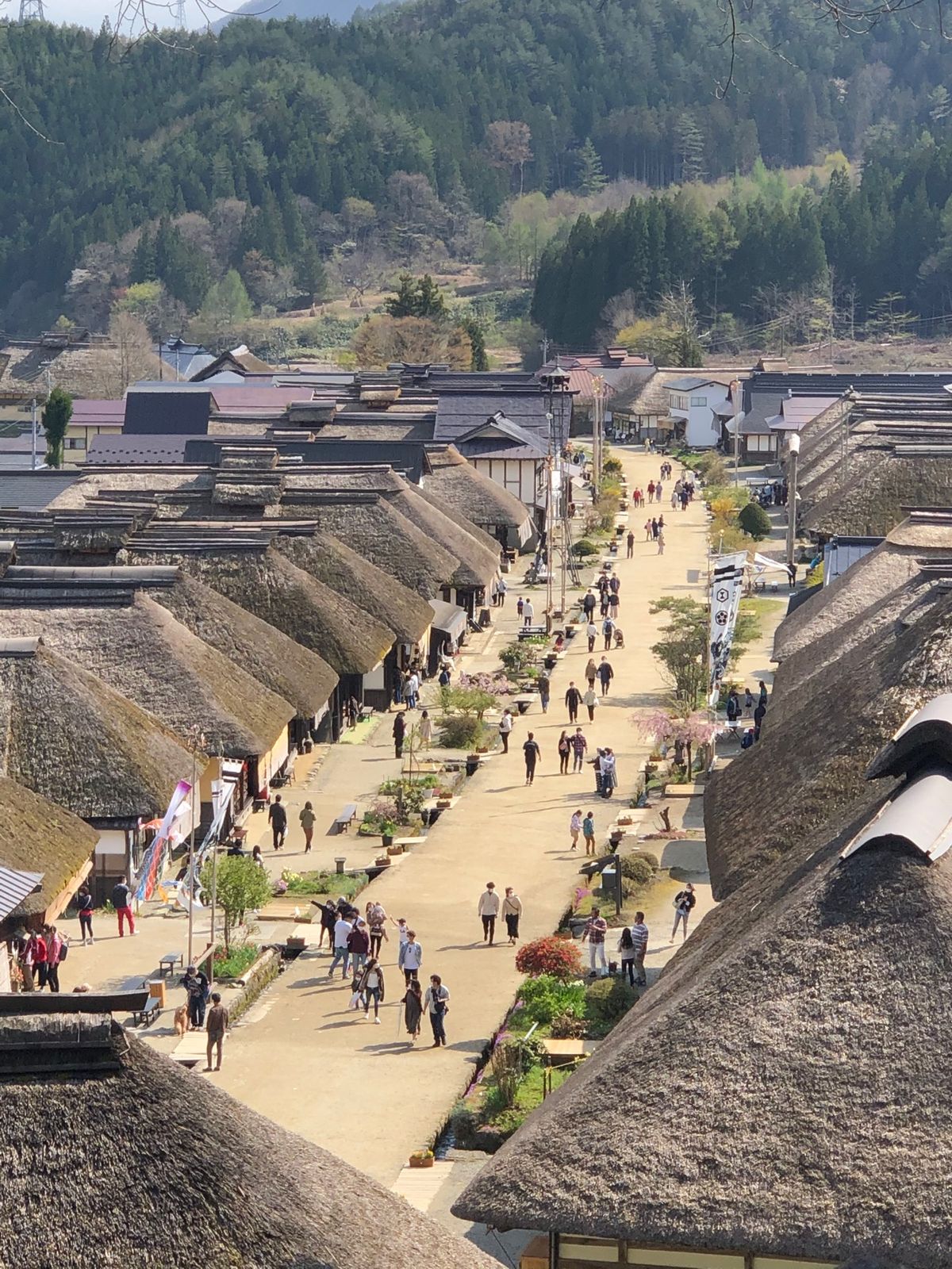 会津に向かう道中、まず立ち寄ったのは阿賀川沿いにある景勝地、塔のへつり。江...