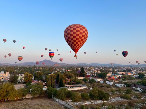 メキシコ・メキシコシティ「帰国後待機がなくなったのでついに海外旅行再開🙌」の写真：空にはたくさんの気球！気球！気球！

進...