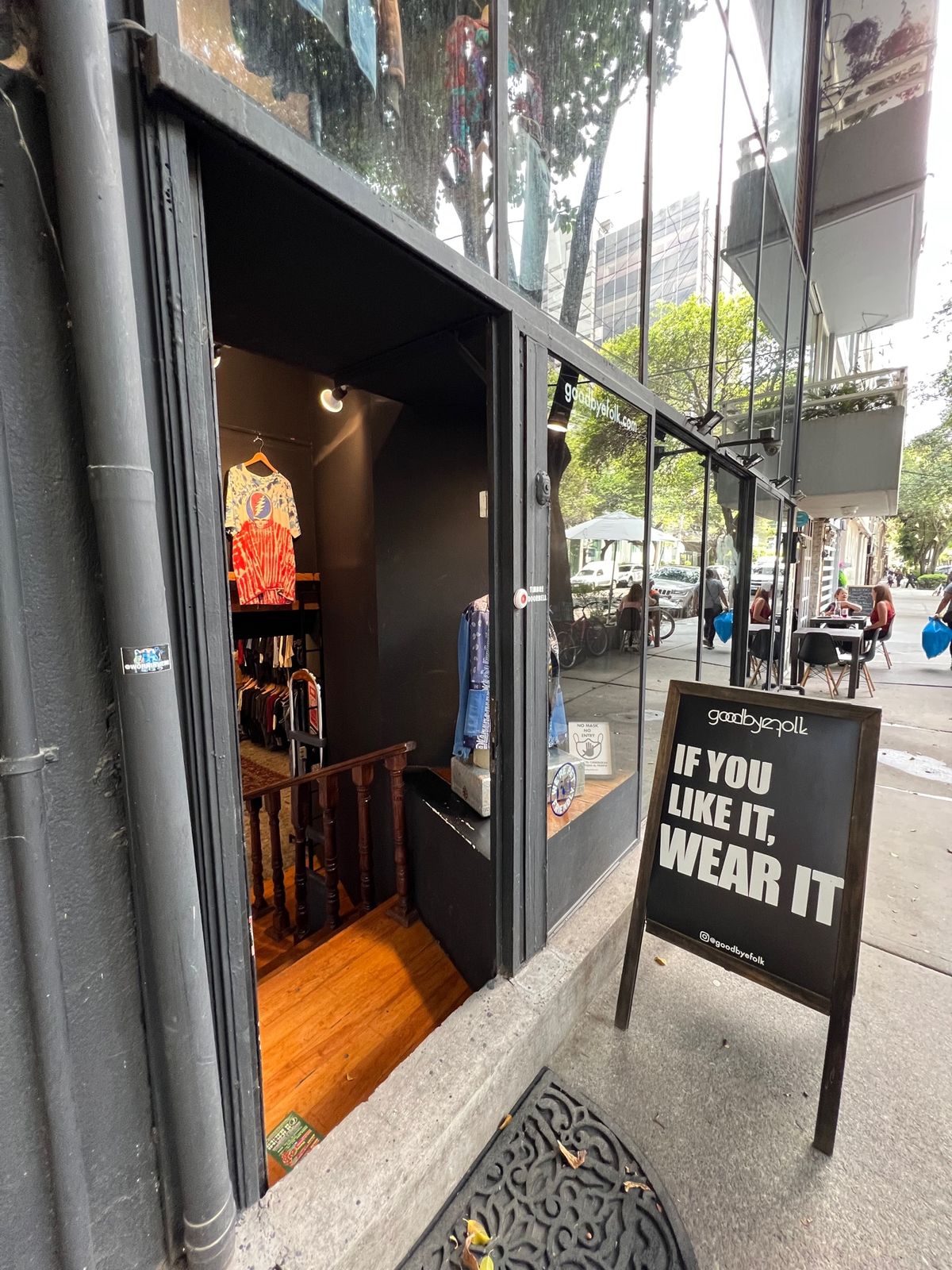 Goodbye Folk Vintage Boutique

めちゃくちゃ...