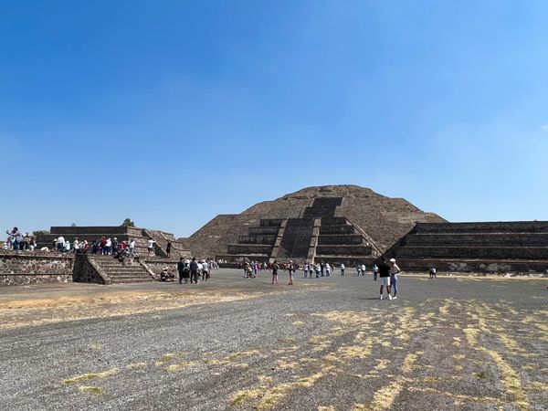 メキシコ・メキシコシティ「帰国後待機がなくなったのでついに海外旅行再開🙌」の写真：月のピラミッド

本来はてっぺんにパワー...
