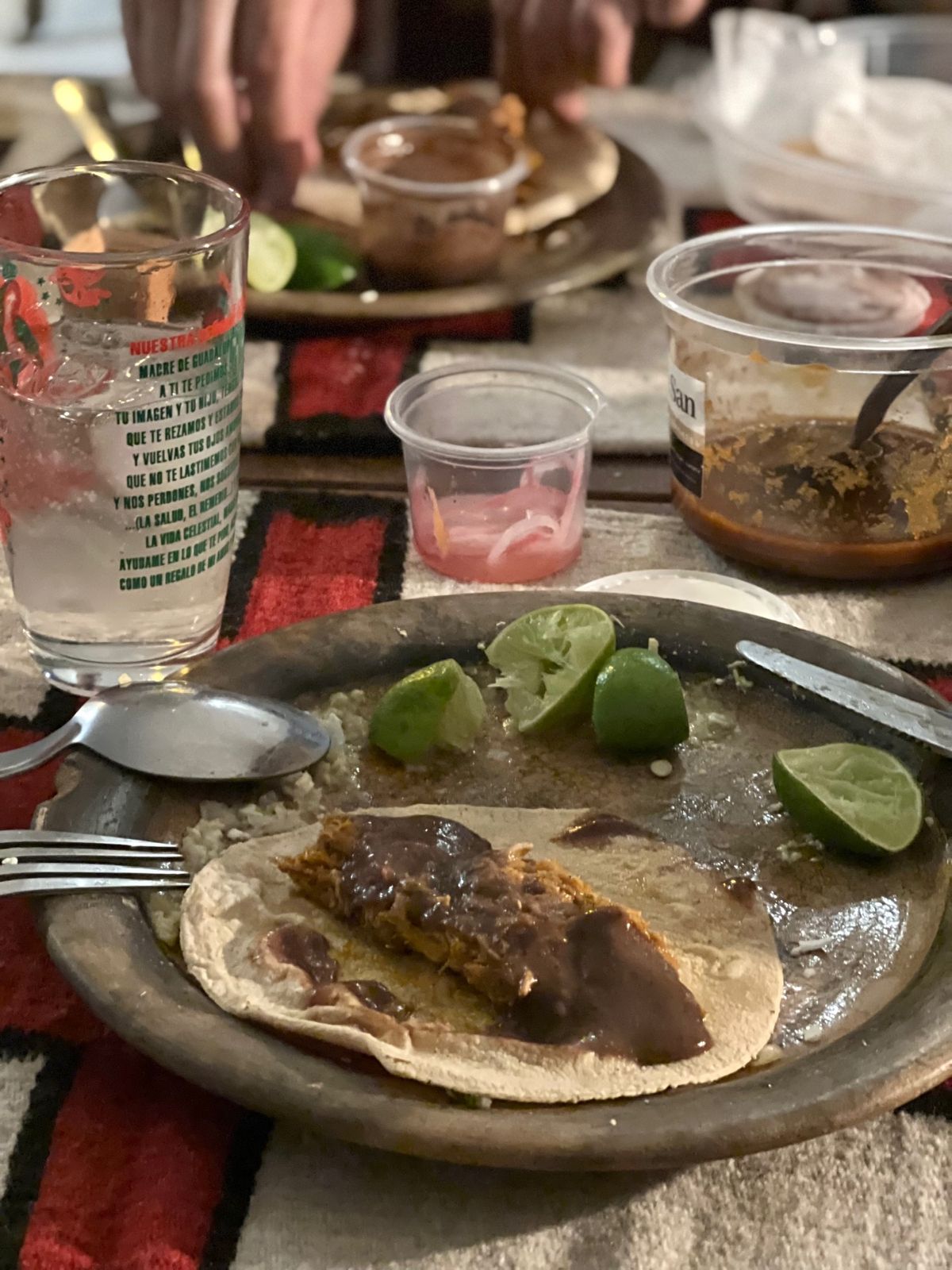 久々の長時間フライトはなかなか疲れた😩

晩ごはんはレストランに行くか迷っ...