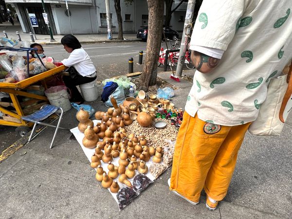 メキシコ・メキシコシティ「帰国後待機がなくなったのでついに海外旅行再開🙌」の写真：道を歩いてたら
瓢箪を使った細工が可愛く...
